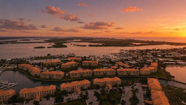 21 Harbour Isle Drive W 105, Fort Pierce, FL 34949