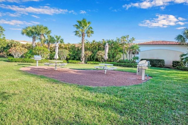 21 Harbour Isle Drive W 105, Fort Pierce, FL 34949