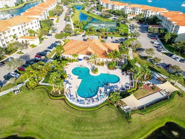 21 Harbour Isle Drive W 105, Fort Pierce, FL 34949