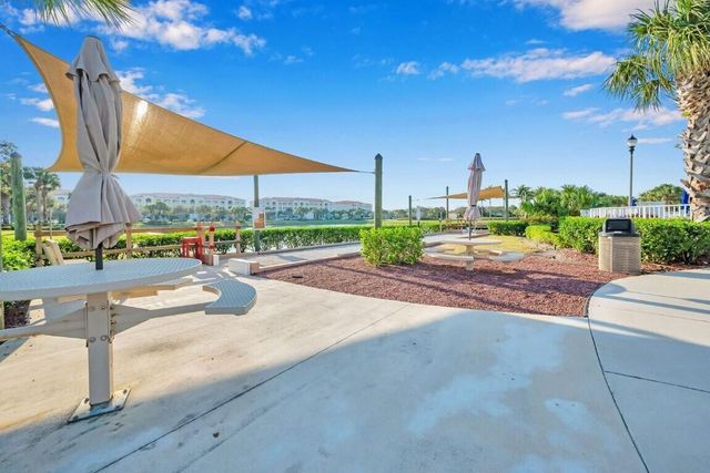 21 Harbour Isle Drive W 105, Fort Pierce, FL 34949