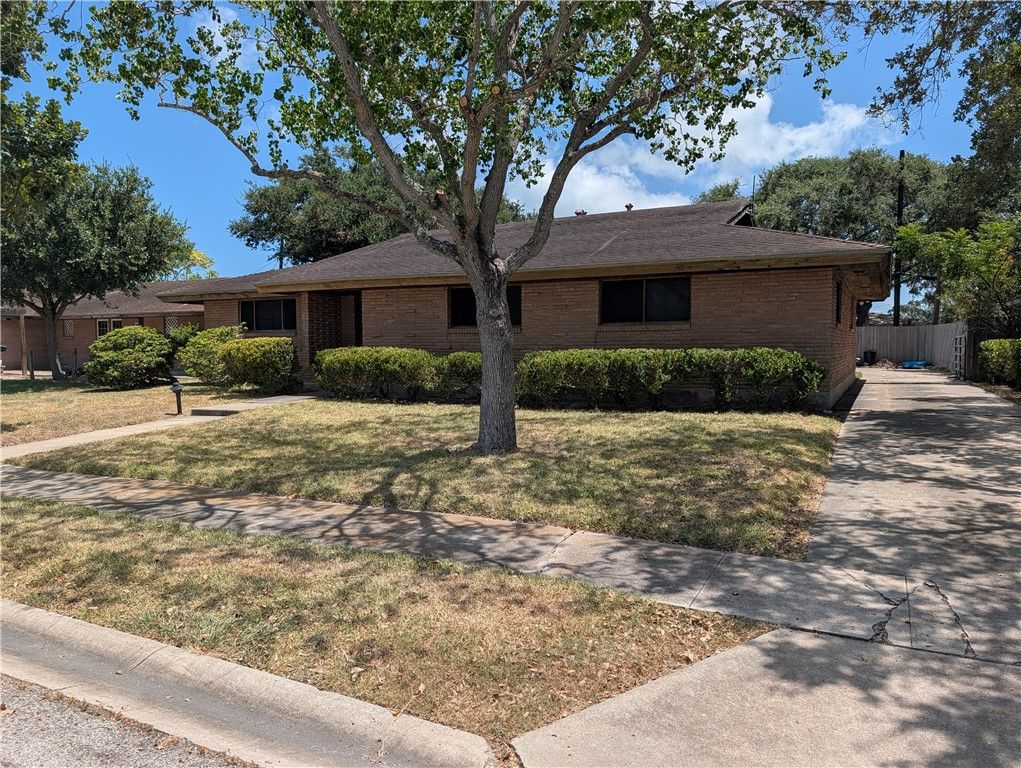 409 Ashland Dr, Corpus Christi, TX 78412 — photo 2