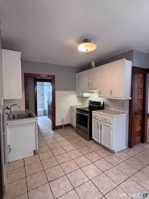 448 Hillside Avenue 3, Hartford, CT 06106