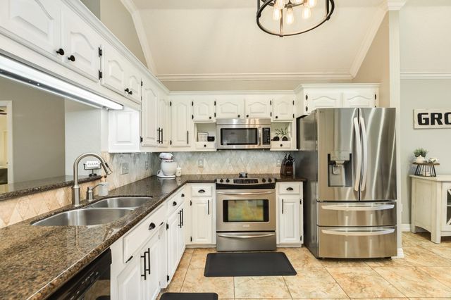 116 Bumelia Street, Lake Jackson, TX 77566