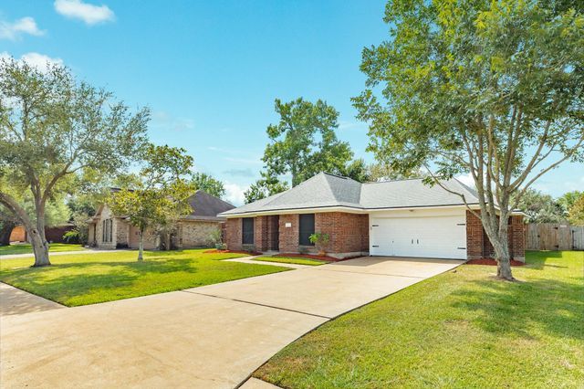116 Bumelia Street, Lake Jackson, TX 77566