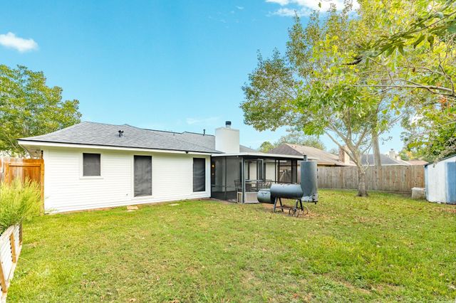 116 Bumelia Street, Lake Jackson, TX 77566
