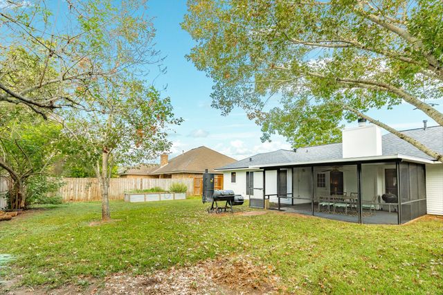 116 Bumelia Street, Lake Jackson, TX 77566