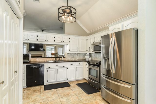 116 Bumelia Street, Lake Jackson, TX 77566