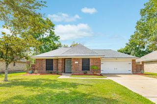 116 Bumelia Street, Lake Jackson, TX 77566