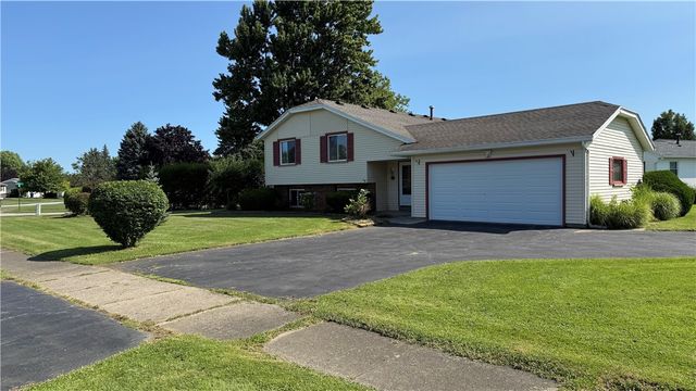 10 Lightwood Lane, Gates, NY 14606