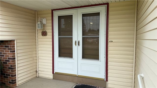 10 Lightwood Lane, Gates, NY 14606