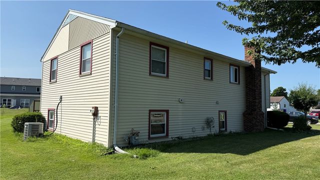 10 Lightwood Lane, Gates, NY 14606