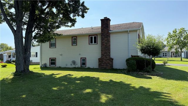 10 Lightwood Lane, Gates, NY 14606