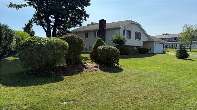 10 Lightwood Lane, Gates, NY 14606