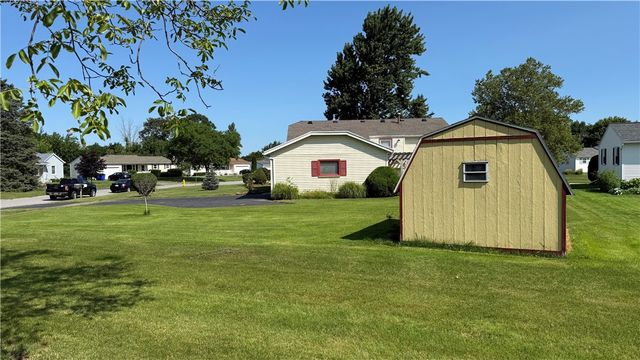 10 Lightwood Lane, Gates, NY 14606