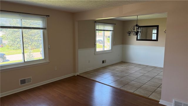 10 Lightwood Lane, Gates, NY 14606