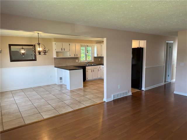 10 Lightwood Lane, Gates, NY 14606