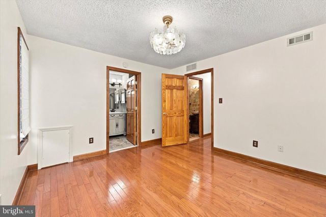 4703 B DUNBARTON RD, Mount Laurel, NJ 08054