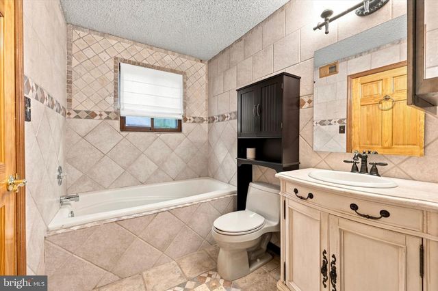 4703 B DUNBARTON RD, Mount Laurel, NJ 08054