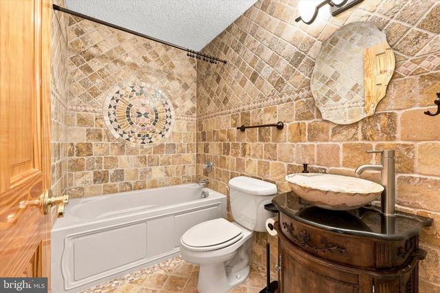 4703 B DUNBARTON RD, Mount Laurel, NJ 08054