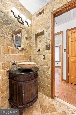 4703 B DUNBARTON RD, Mount Laurel, NJ 08054
