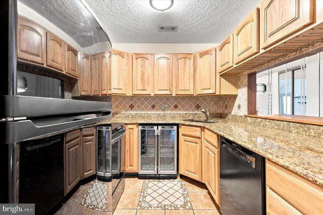 4703 B DUNBARTON RD, Mount Laurel, NJ 08054