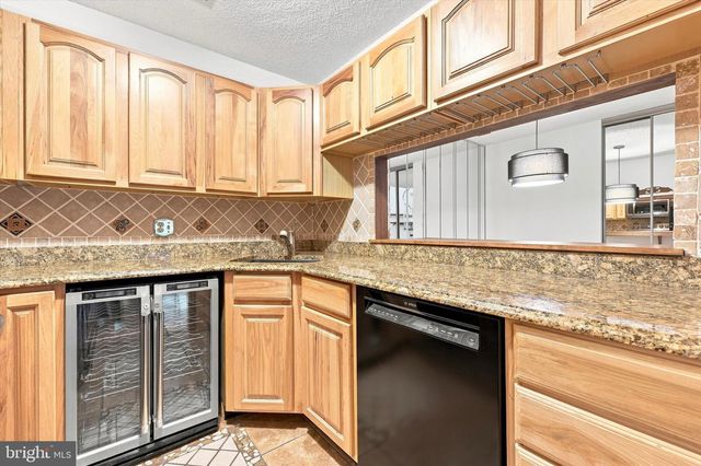 4703 B DUNBARTON RD, Mount Laurel, NJ 08054