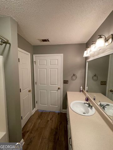 102 W Lipham Street, Tallapoosa, GA 30176