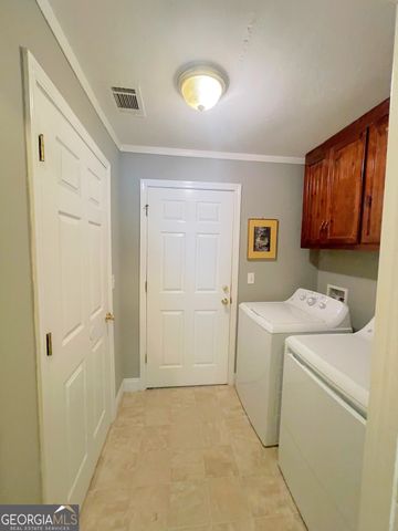 102 W Lipham Street, Tallapoosa, GA 30176