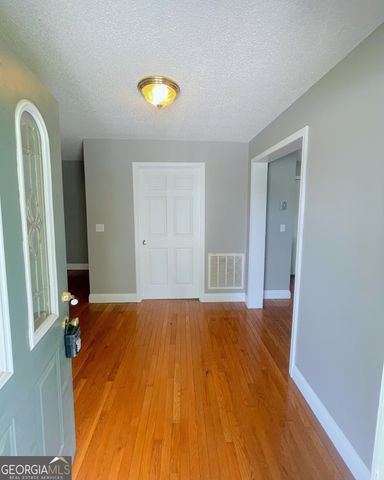 102 W Lipham Street, Tallapoosa, GA 30176