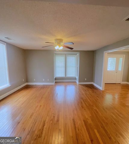 102 W Lipham Street, Tallapoosa, GA 30176