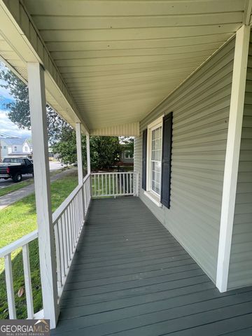 102 W Lipham Street, Tallapoosa, GA 30176