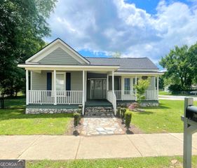102 W Lipham Street, Tallapoosa, GA 30176