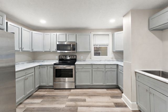 116 Sycamore Street E, Saint Paul, MN 55117