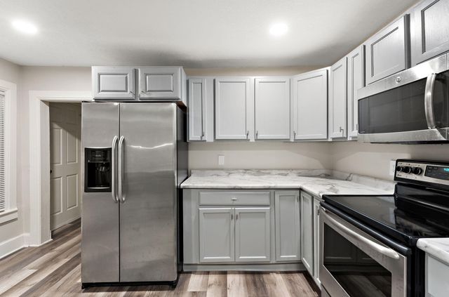 116 Sycamore Street E, Saint Paul, MN 55117