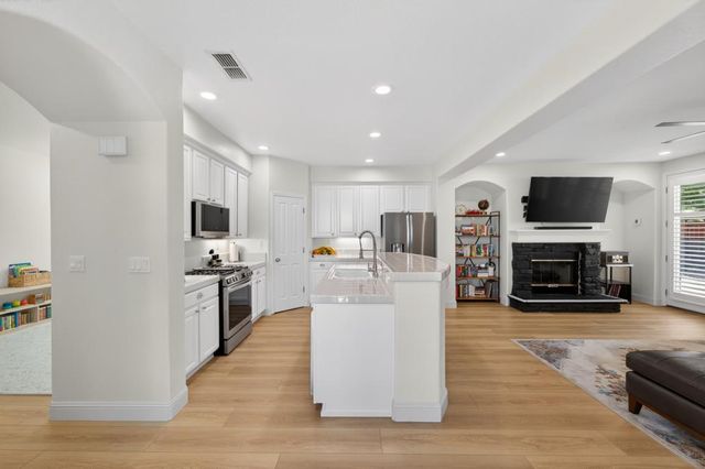 1959 Delafield Way, Sacramento, CA 95835