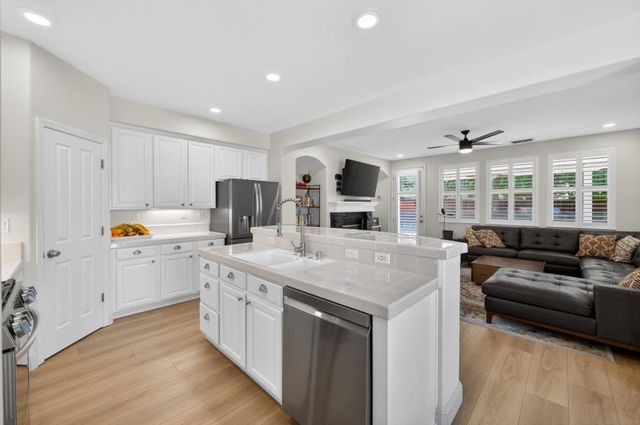1959 Delafield Way, Sacramento, CA 95835