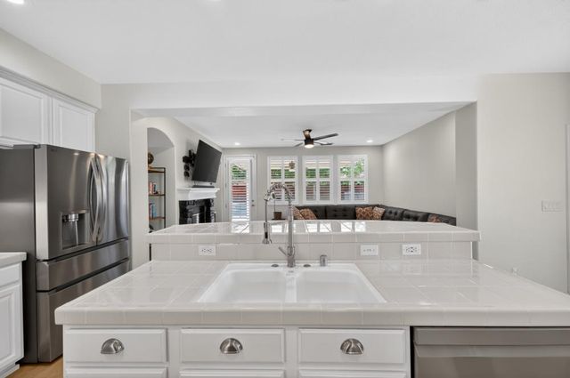 1959 Delafield Way, Sacramento, CA 95835