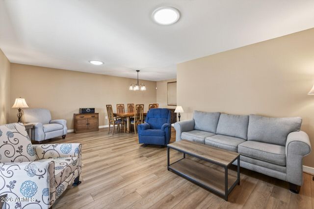 10137 W MOUNTAIN VIEW Road, Sun City, AZ 85351