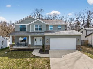 14131 Eastview Drive, Fenton Charter Township, MI 48430