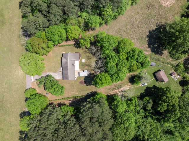 125 Tolar Cut Off, Columbia, MS 39429