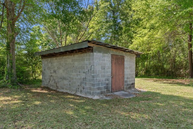 125 Tolar Cut Off, Columbia, MS 39429