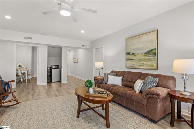 27 Wood Hollow Circle, Greer, SC 29650