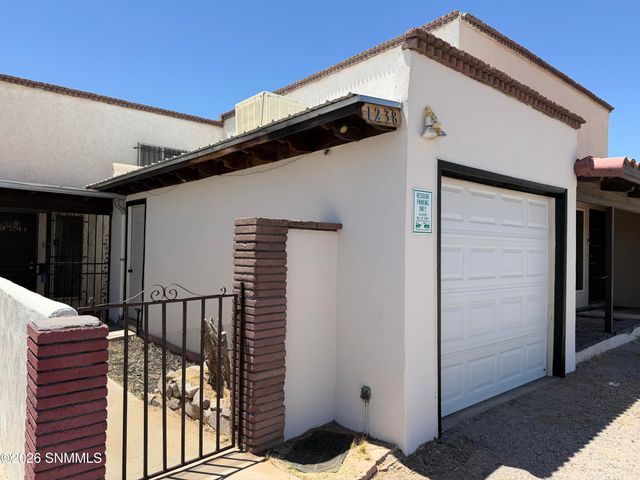 1238 S Triviz Drive, Las Cruces, NM 88001