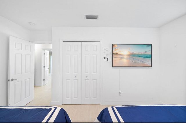 5921 SW 17th Court 59212, Plantation, FL 33317