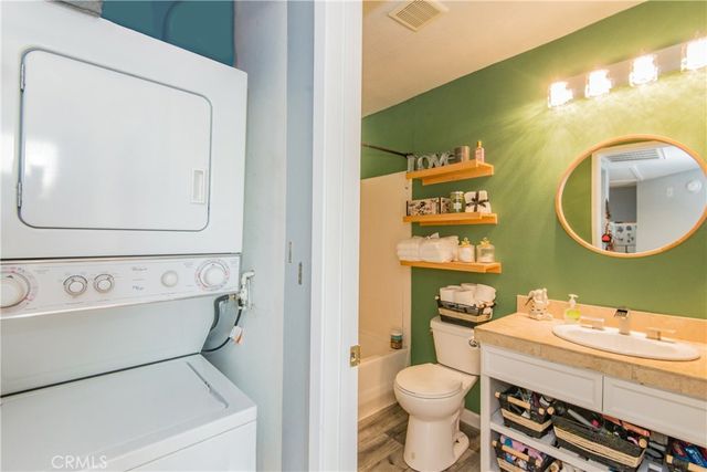 7045 Woodley Avenue 218, Van Nuys, CA 91406