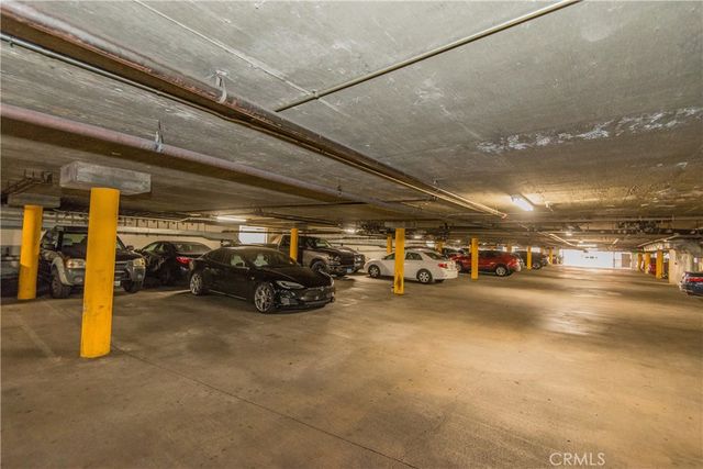 7045 Woodley Avenue 218, Van Nuys, CA 91406