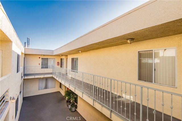 7045 Woodley Avenue 218, Van Nuys, CA 91406