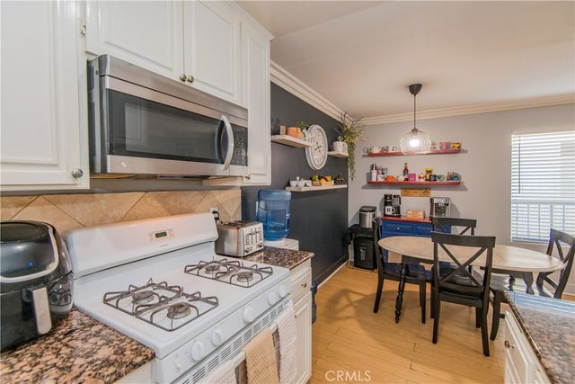 7045 Woodley Avenue 218, Van Nuys, CA 91406