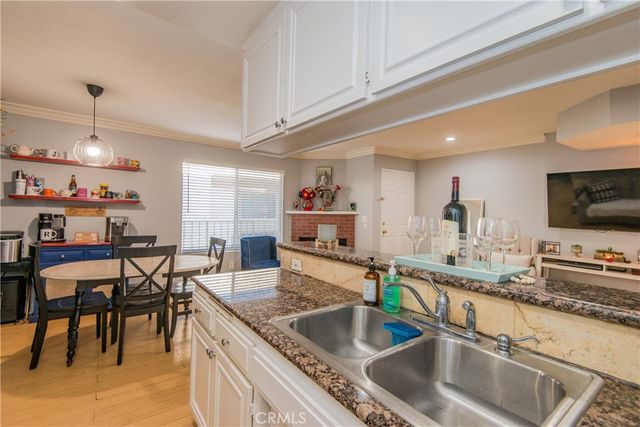 7045 Woodley Avenue 218, Van Nuys, CA 91406