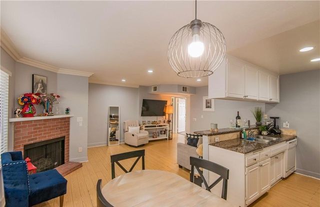 7045 Woodley Avenue 218, Van Nuys, CA 91406